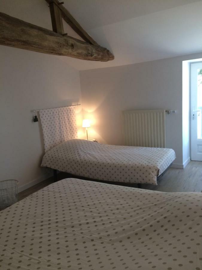 Le Petit Monty Gite Cote Etang Saint-Malo-du-Bois Екстериор снимка